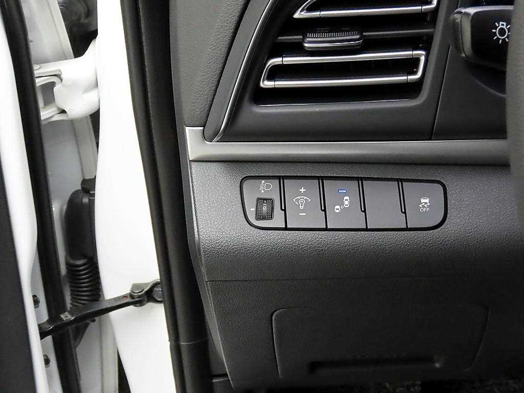 HYUNDAI Avante - Vista 12