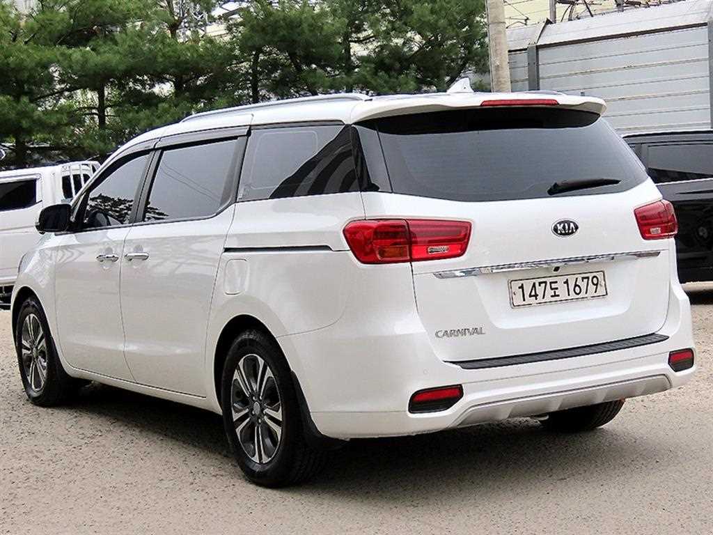 KIA Carnival - Vista 2