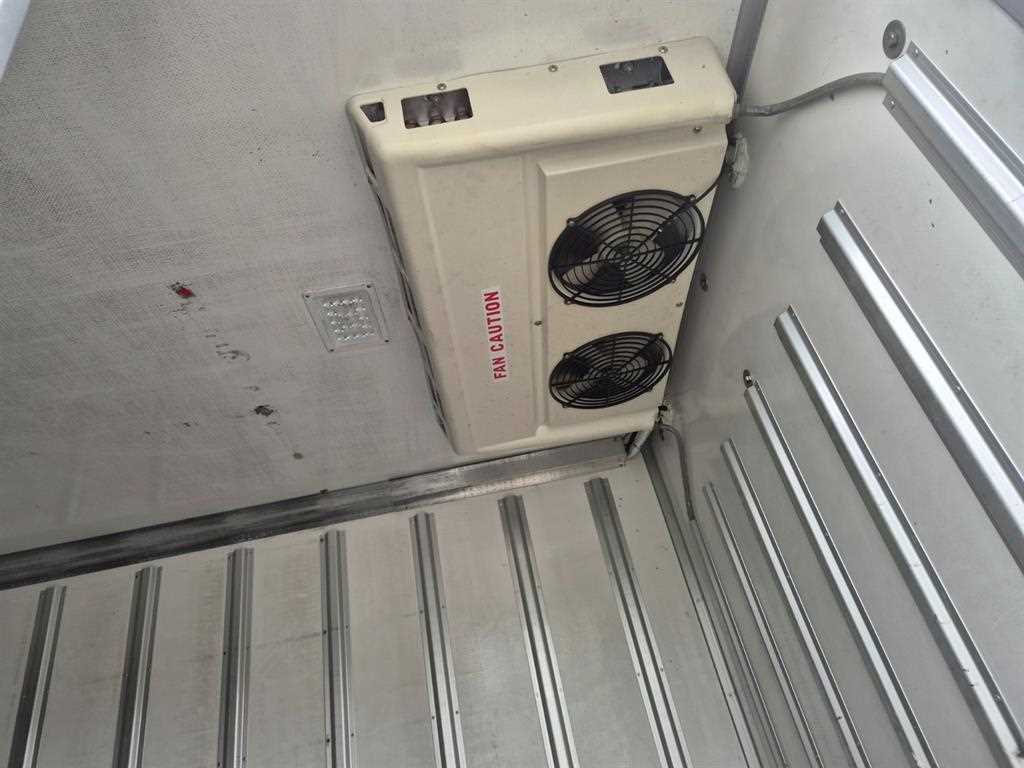 medium and large cargo truck - Vista 8