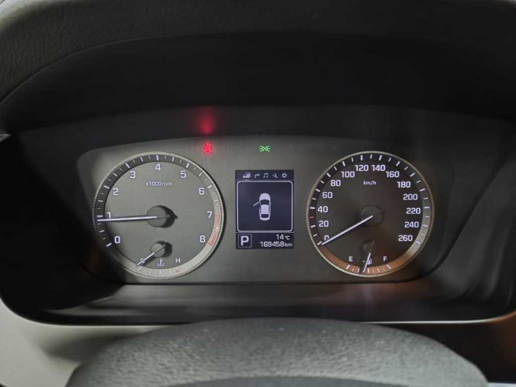 HYUNDAI Sonata - Vista 7