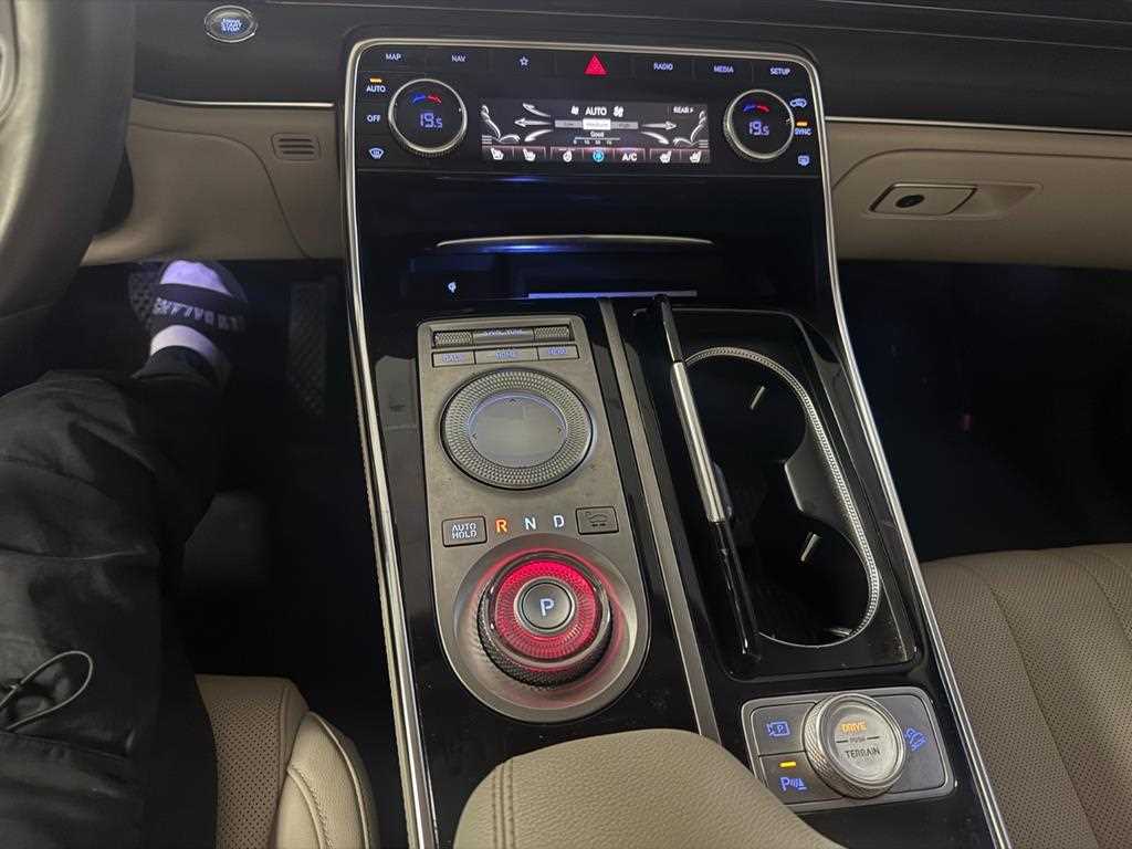 Genesis GV80 - Vista 8