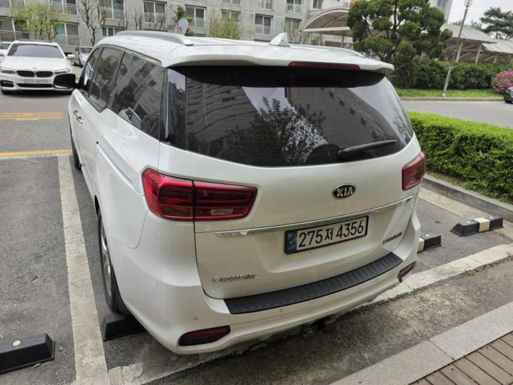 KIA Carnival - Vista 2