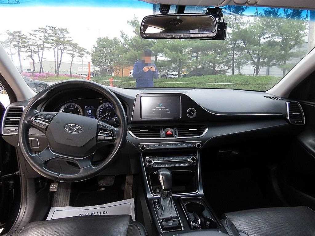 HYUNDAI Grandeur - Vista 7