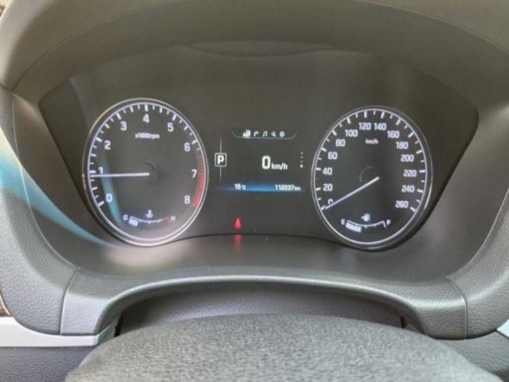 HYUNDAI Genesis - Vista 5