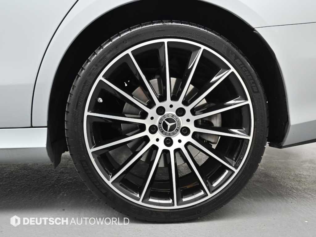 Mercedes Benz E class - Vista 5