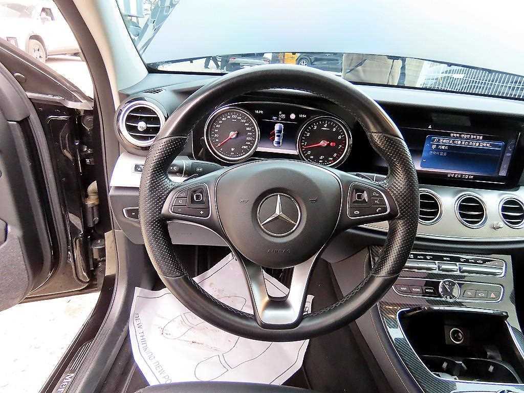 Mercedes Benz E class - Vista 8
