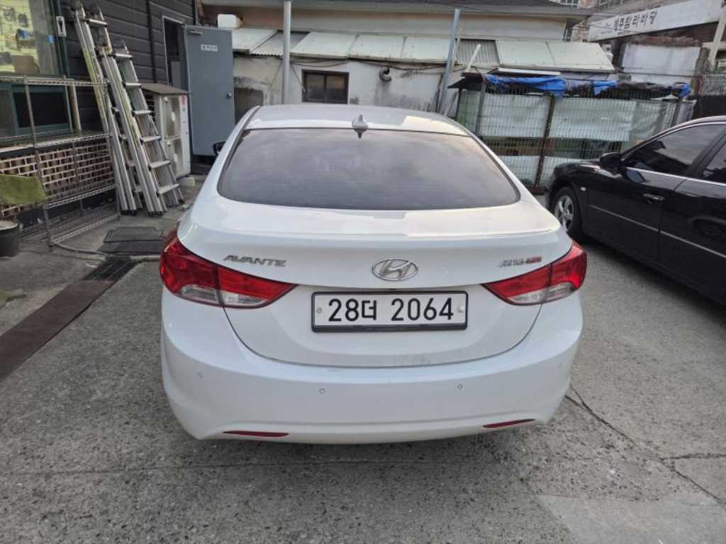 HYUNDAI Avante - Vista 3