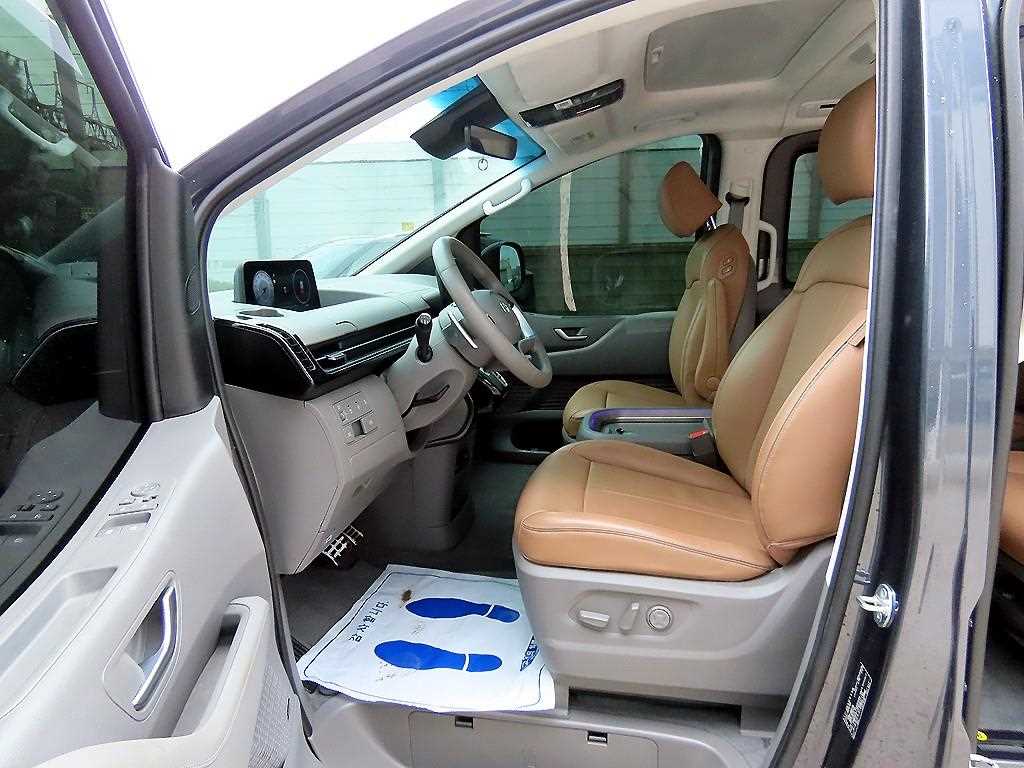 HYUNDAI Staria - Vista 5