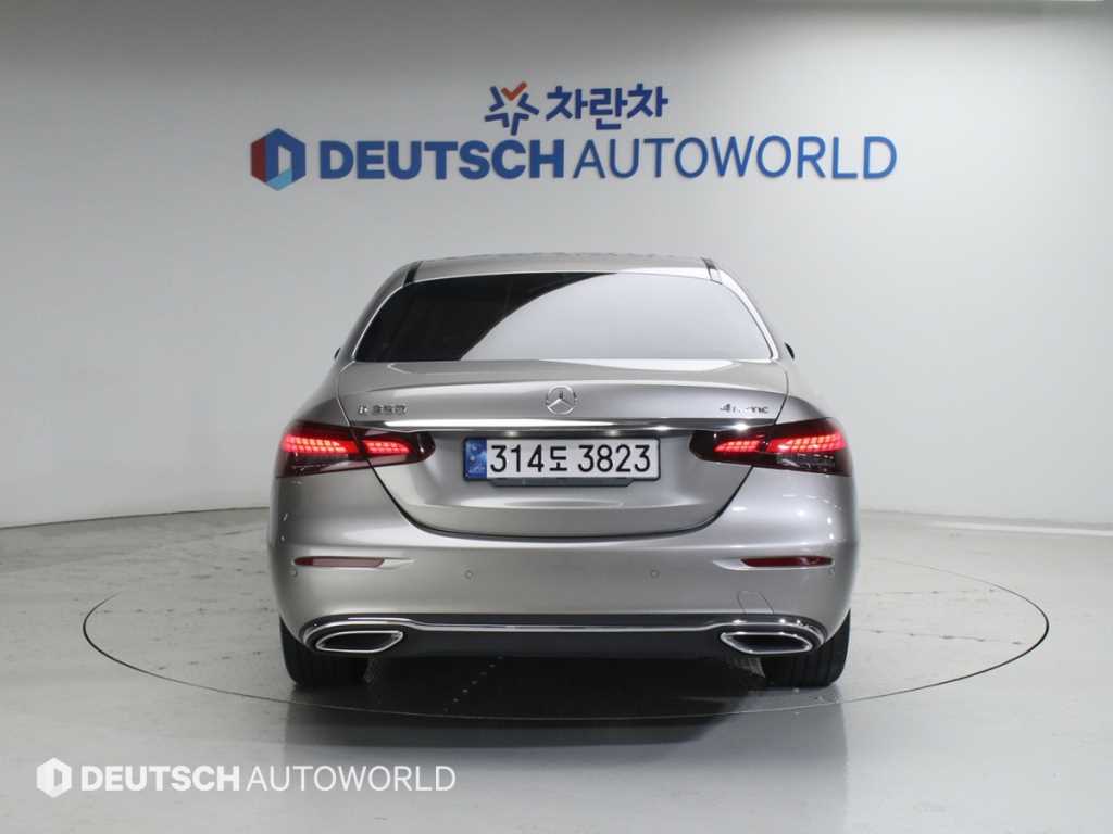 Mercedes Benz E class - Vista 4