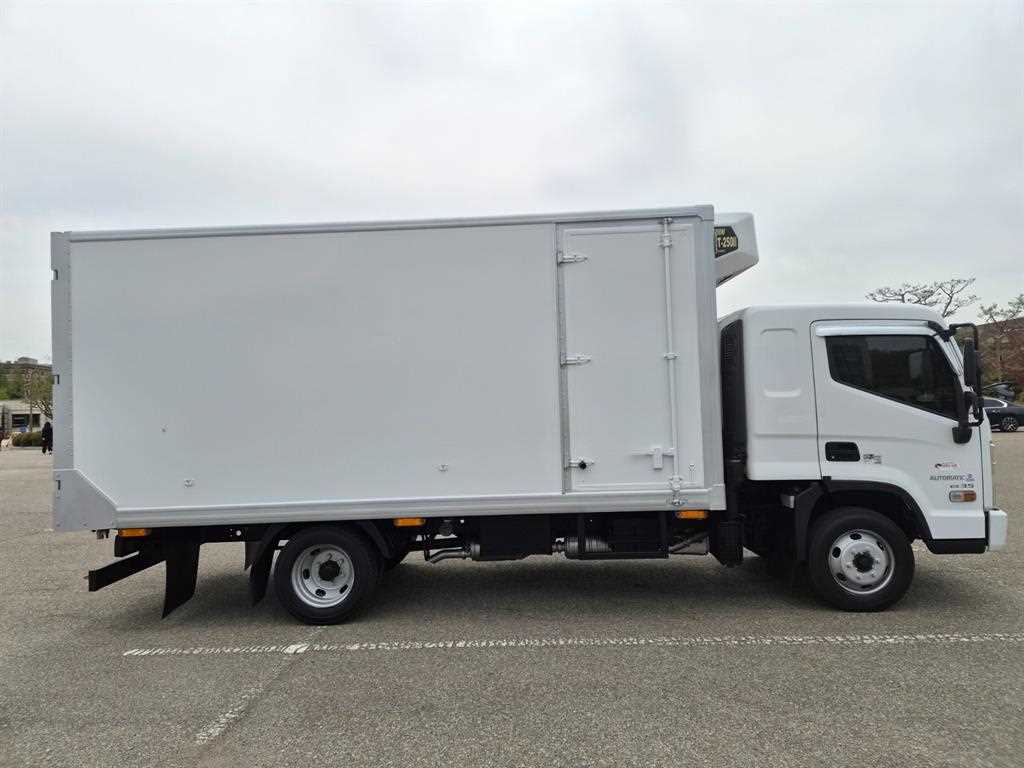 medium and large cargo truck - Vista 5