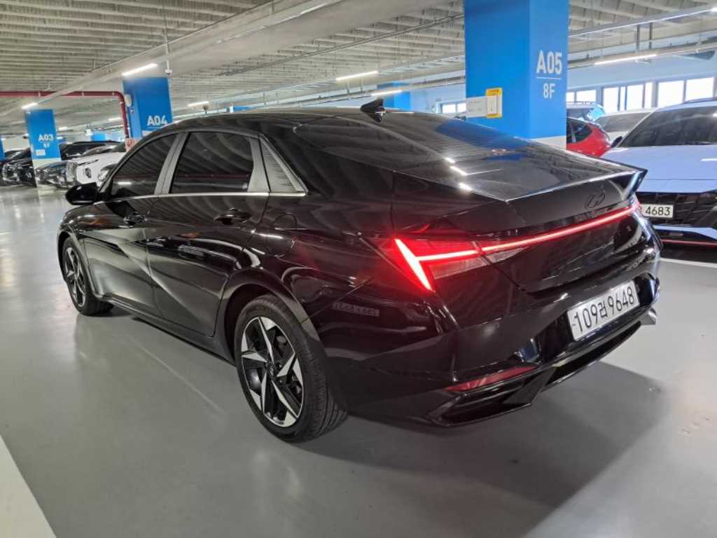 HYUNDAI Avante - Vista 3