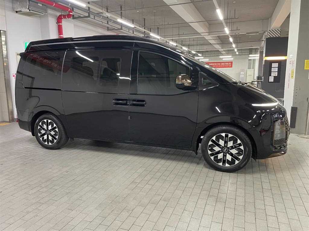 HYUNDAI Staria - Vista 2