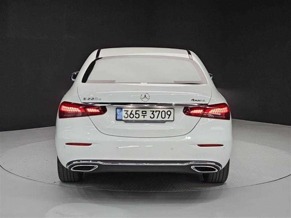 Mercedes Benz E class - Vista 4