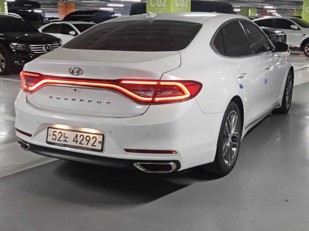 HYUNDAI Grandeur - Vista 4