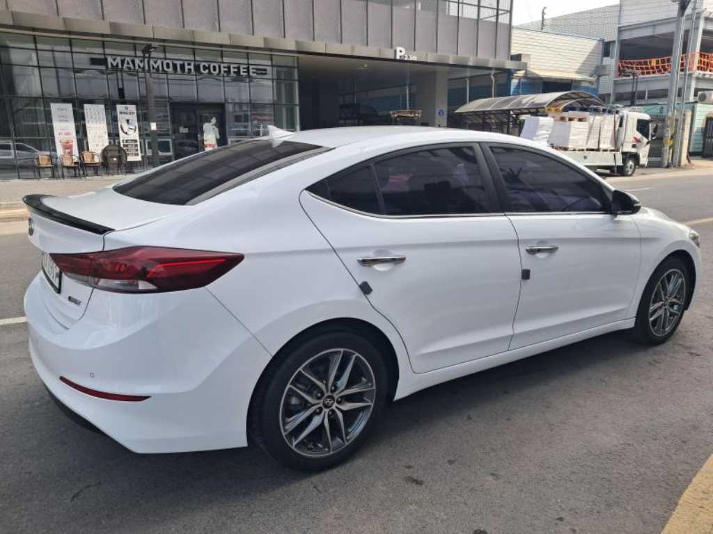 HYUNDAI Avante - Vista 4