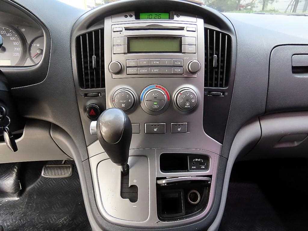 HYUNDAI Starex - Vista 12