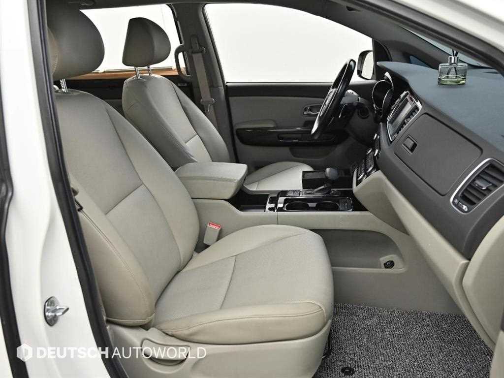 KIA Carnival - Vista 8