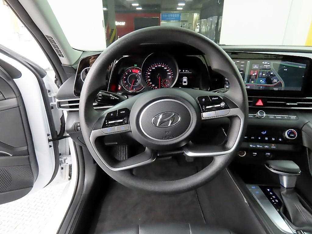 HYUNDAI Avante - Vista 9
