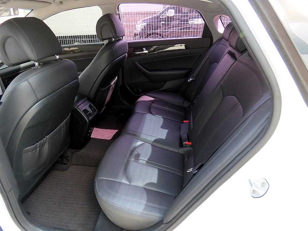 HYUNDAI Sonata - Vista 6