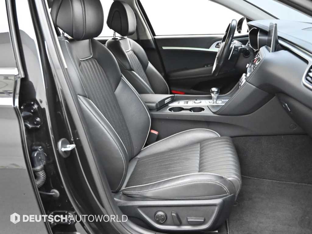 Genesis G70 - Vista 10