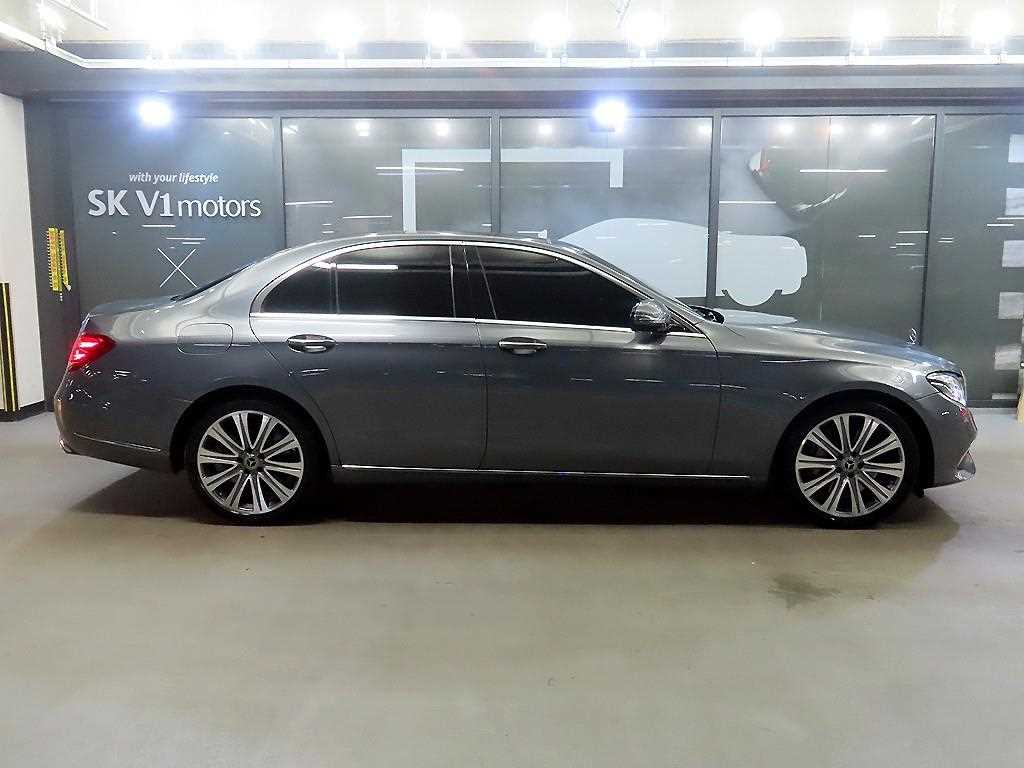 Mercedes Benz E class - Vista 3