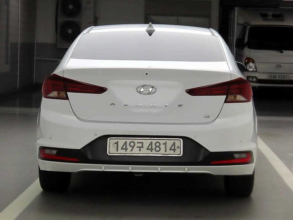 HYUNDAI Avante - Vista 3