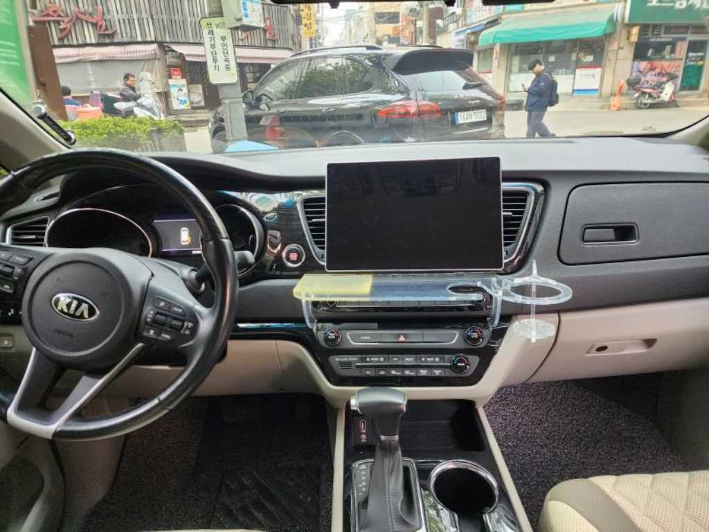KIA Carnival - Vista 6