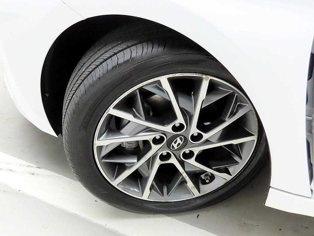 HYUNDAI Avante - Vista 7