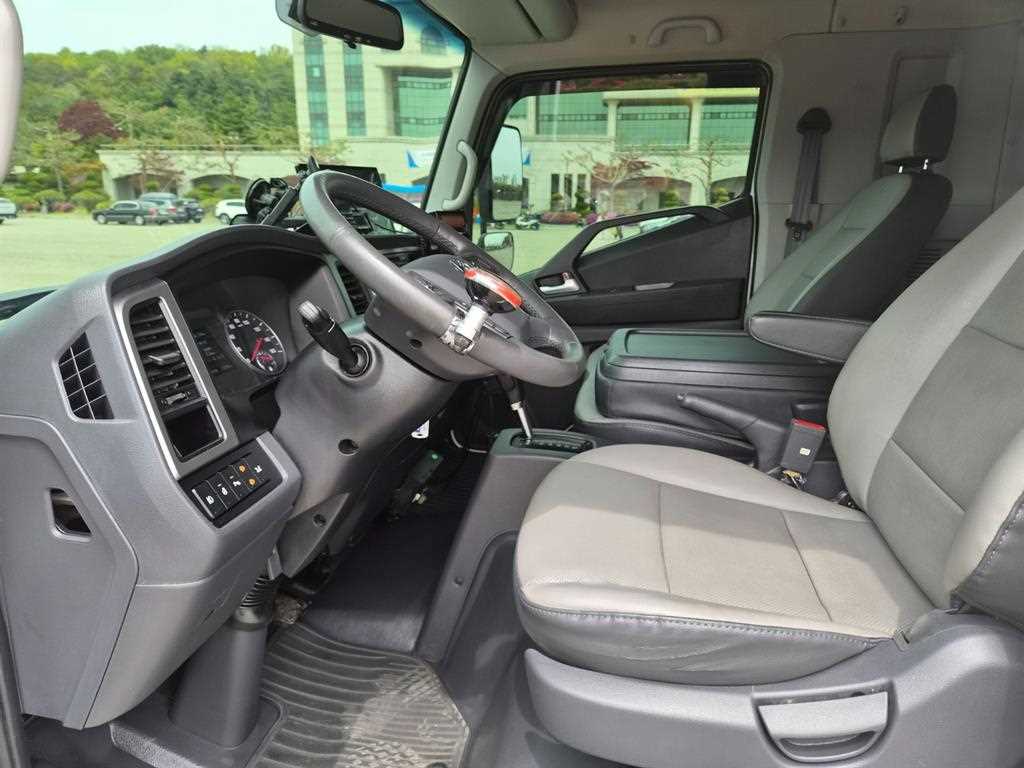 medium and large cargo truck - Vista 12