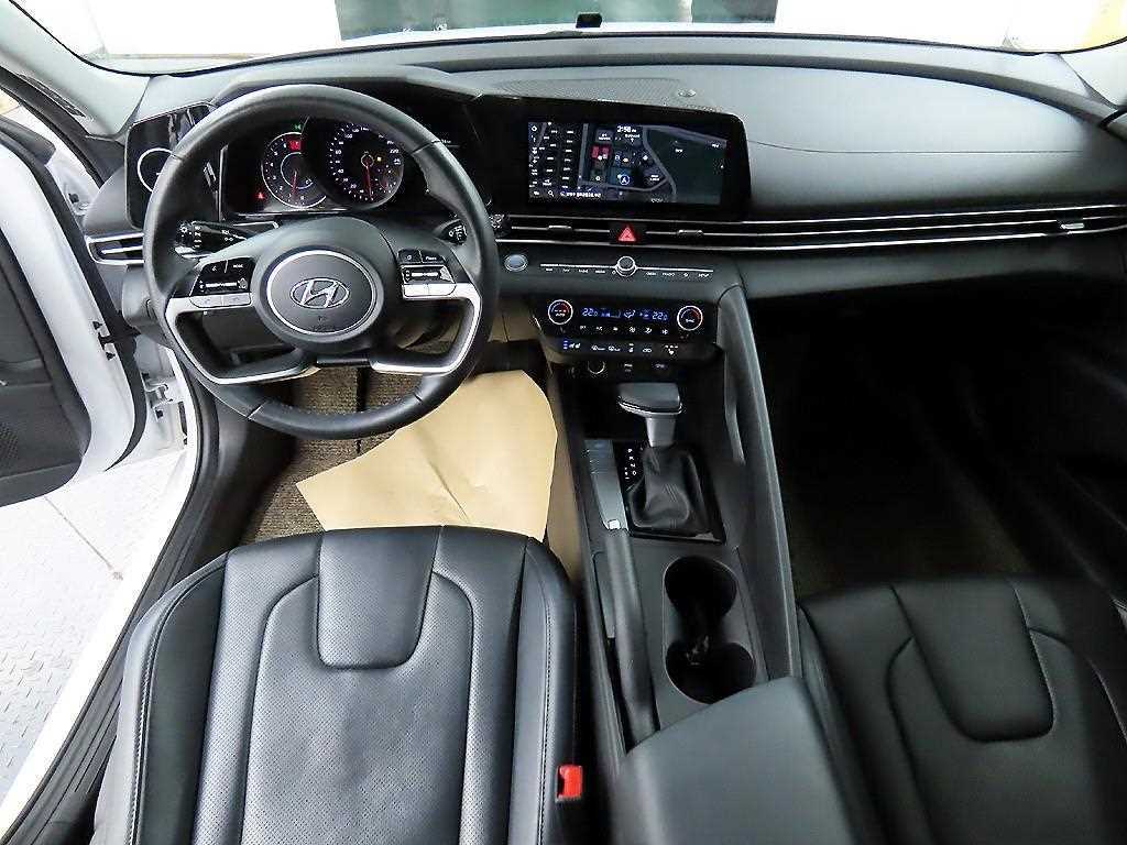 HYUNDAI Avante - Vista 7