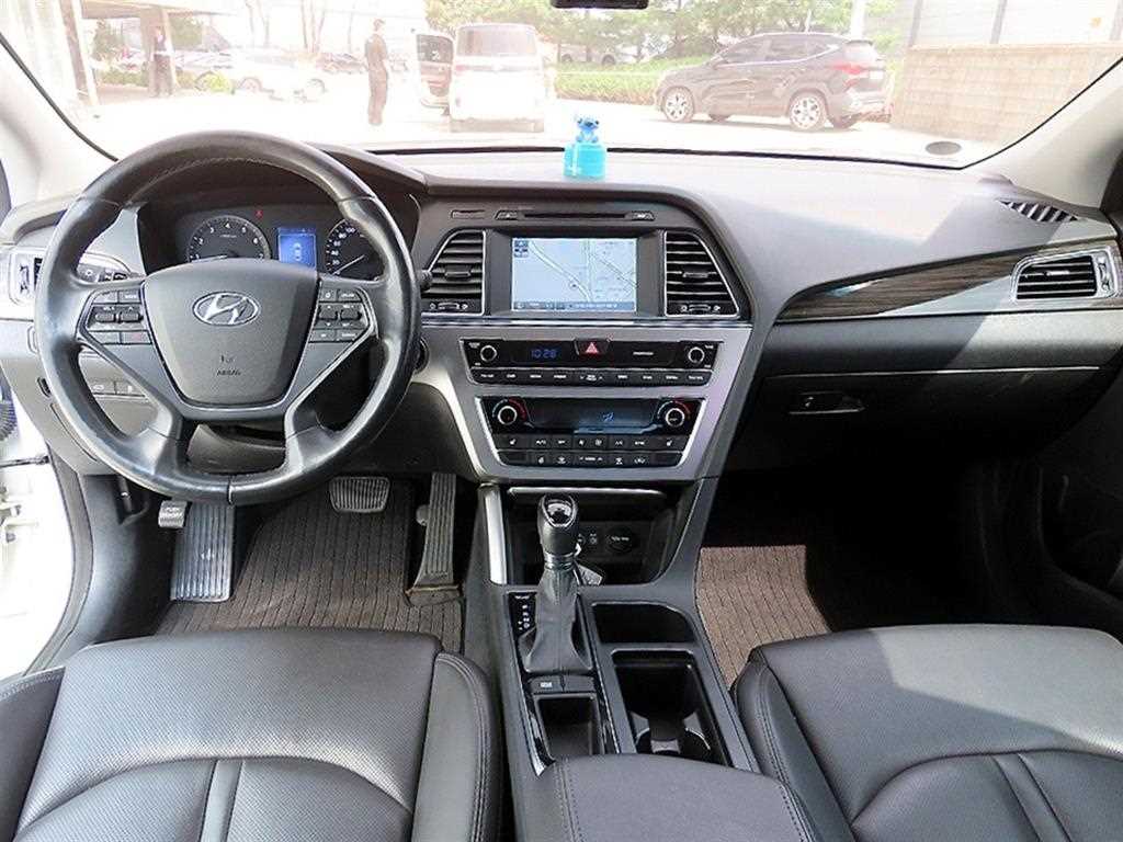 HYUNDAI Sonata - Vista 7