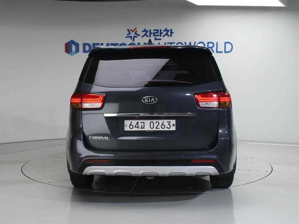 KIA Carnival - Vista 4