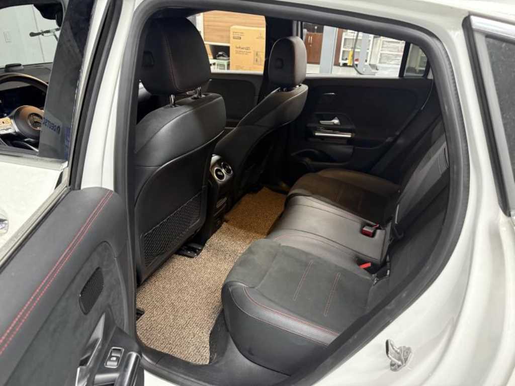 Mercedes Benz EQA - Vista 6