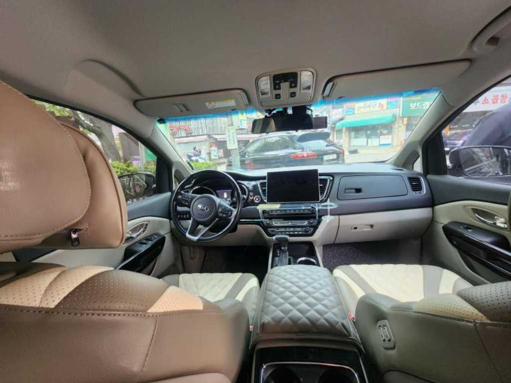 KIA Carnival - Vista 5