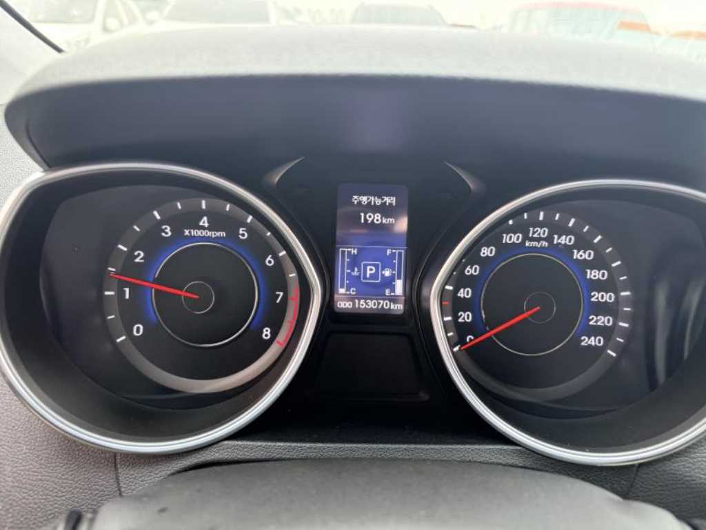 HYUNDAI Avante - Vista 5