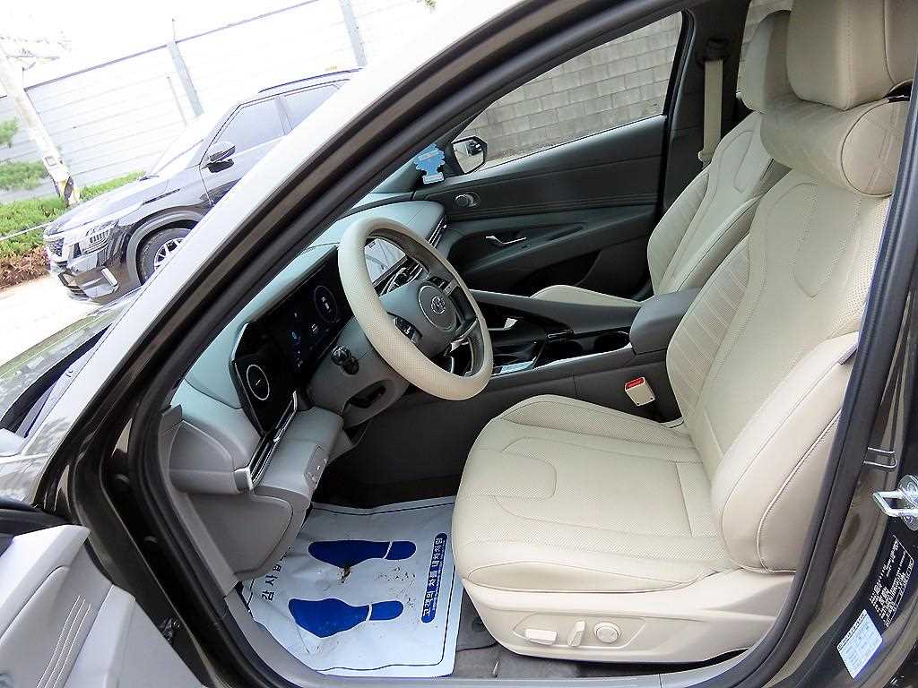 HYUNDAI Avante - Vista 5