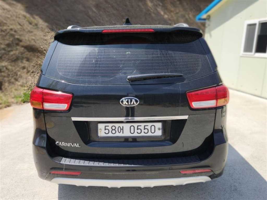 KIA Carnival - Vista 4