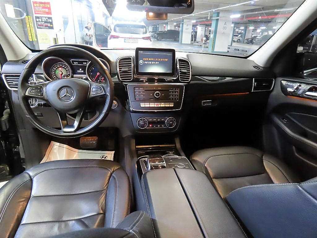 Mercedes Benz GLE Class - Vista 10