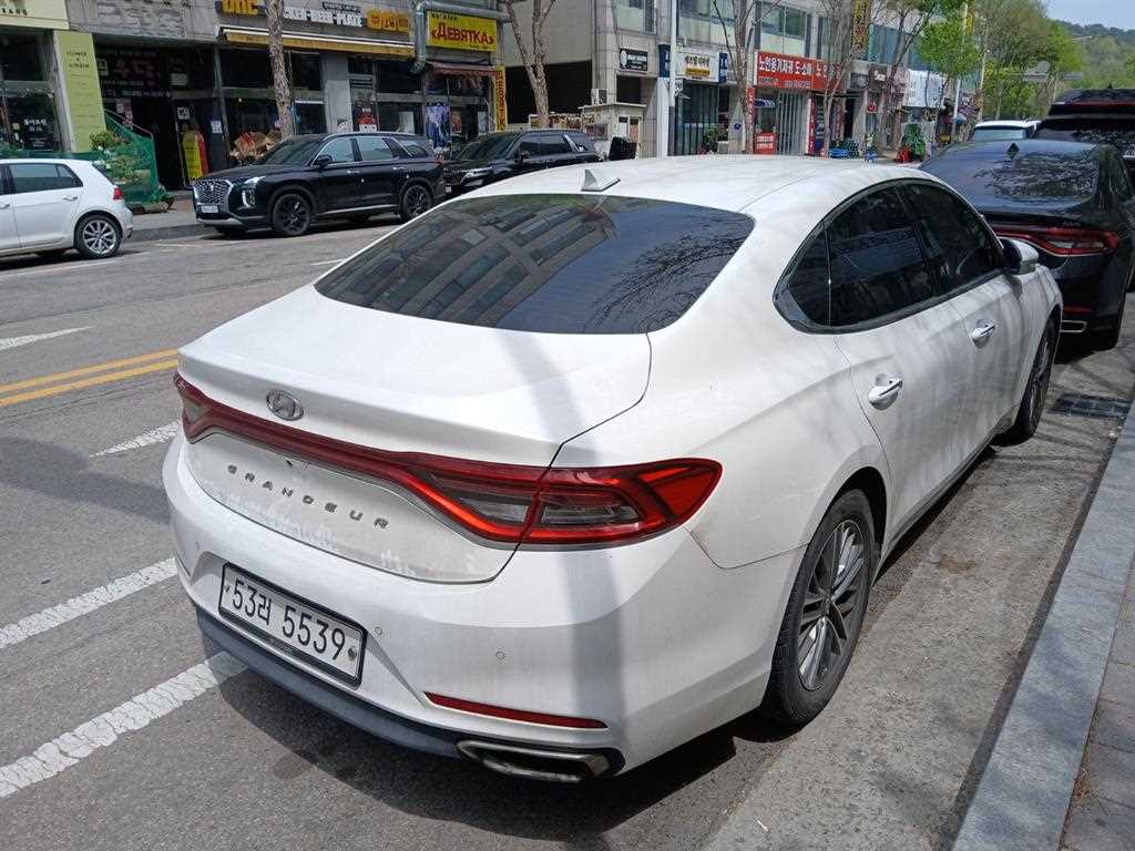 HYUNDAI Grandeur - Vista 3
