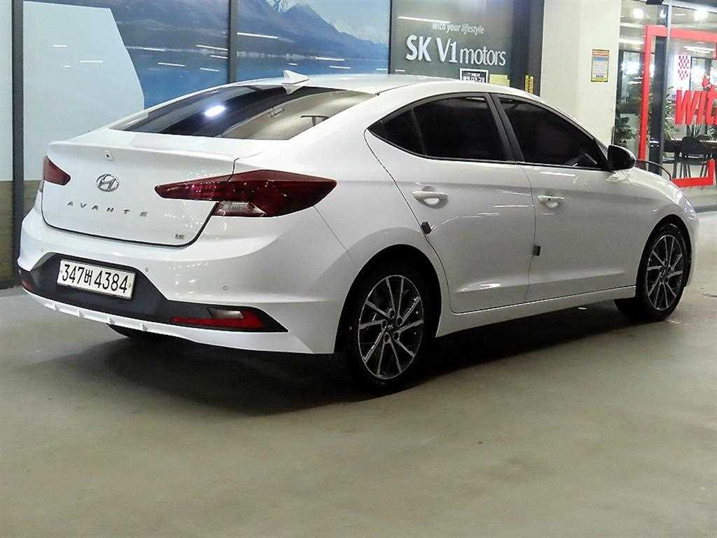 HYUNDAI Avante - Vista 4