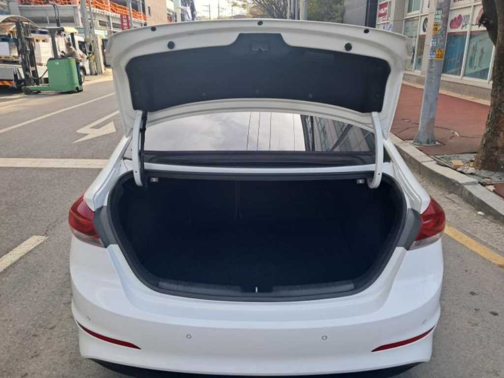 HYUNDAI Avante 2016 Blanco - Importación desde Corea - HF Imports Iquique - Foto 18