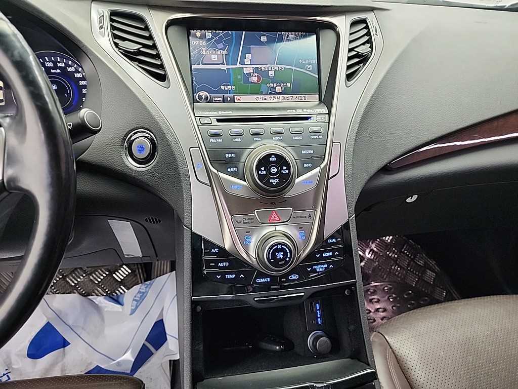 HYUNDAI Grandeur - Vista 10