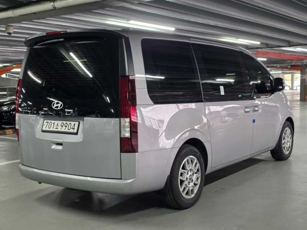 HYUNDAI Staria - Vista 4