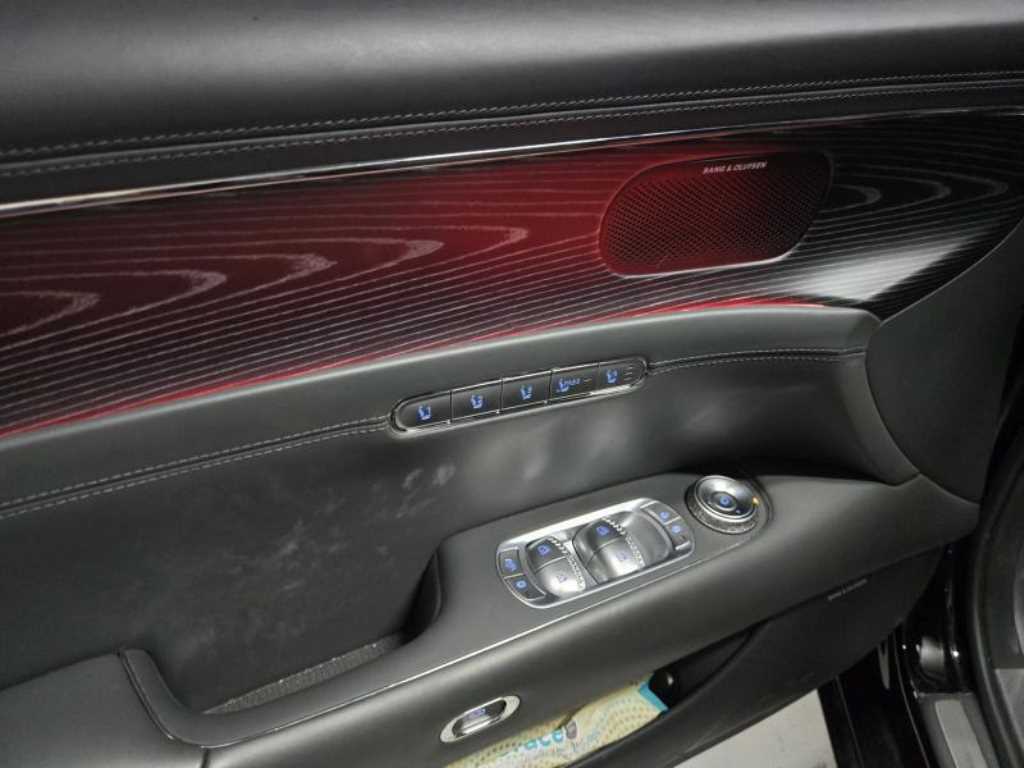 Genesis G90 - Vista 6