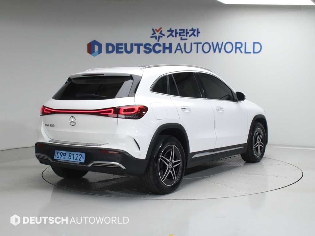 Mercedes Benz EQA - Vista 2