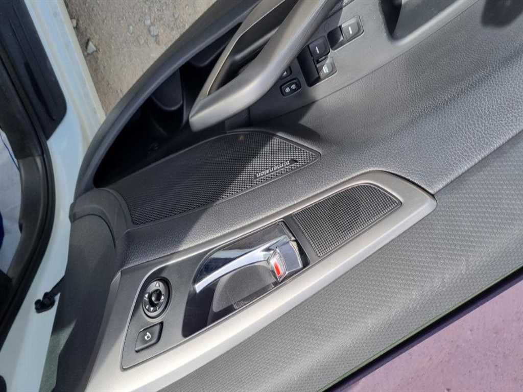 HYUNDAI Veloster - Vista 12