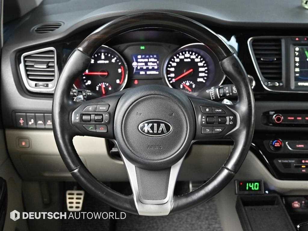 KIA Carnival - Vista 11