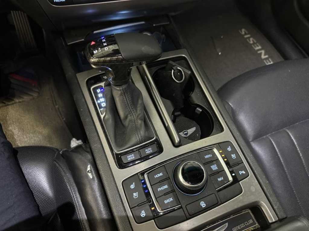 HYUNDAI Genesis - Vista 8