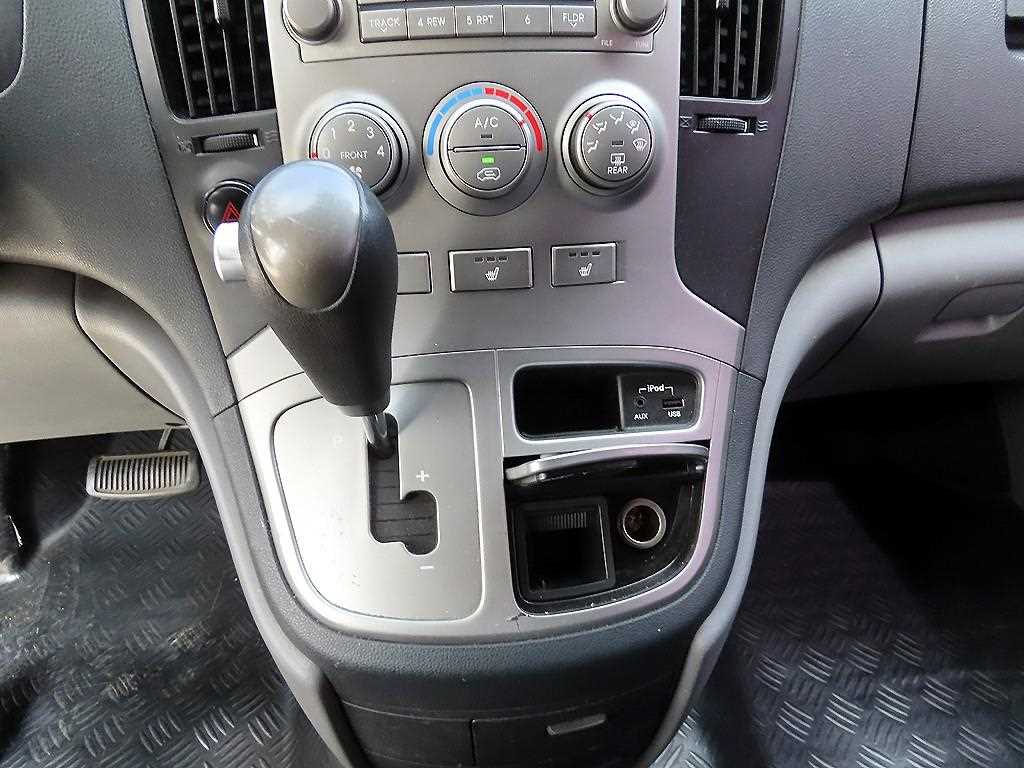 HYUNDAI Starex - Vista 10