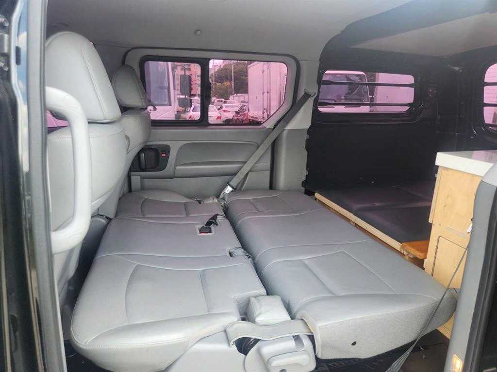 HYUNDAI Starex - Vista 10